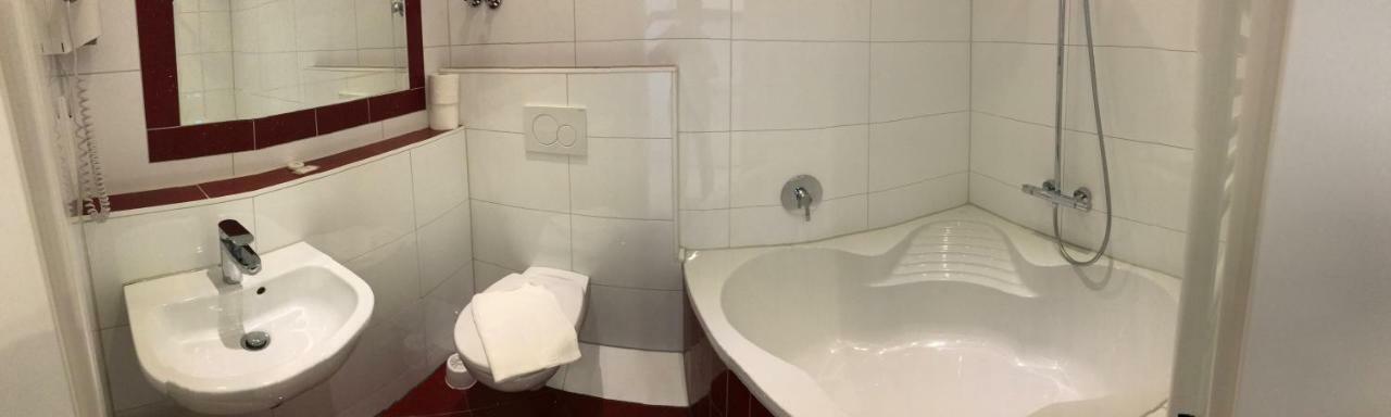 Hotel Berlin Шветцинген Екстер'єр фото