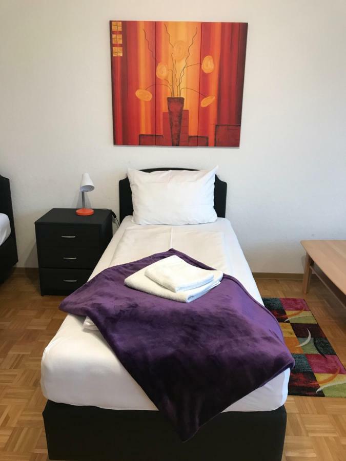Hotel Berlin Шветцинген Номер фото